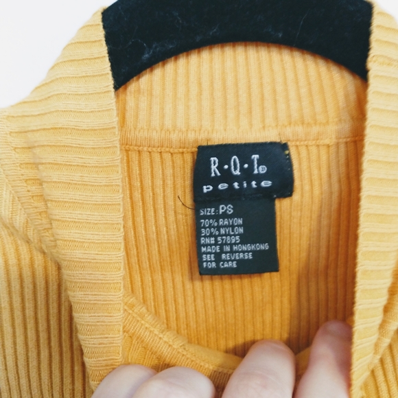 RQT yellow turtleneck tank top cable knit size petite small - Picture 2 of 4